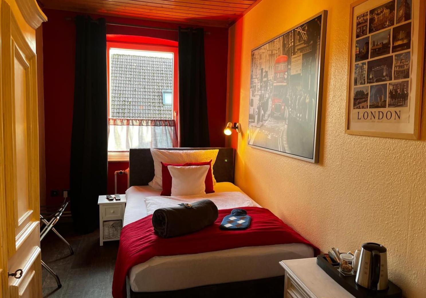 Henblas Hotel Neuenrade Екстериор снимка