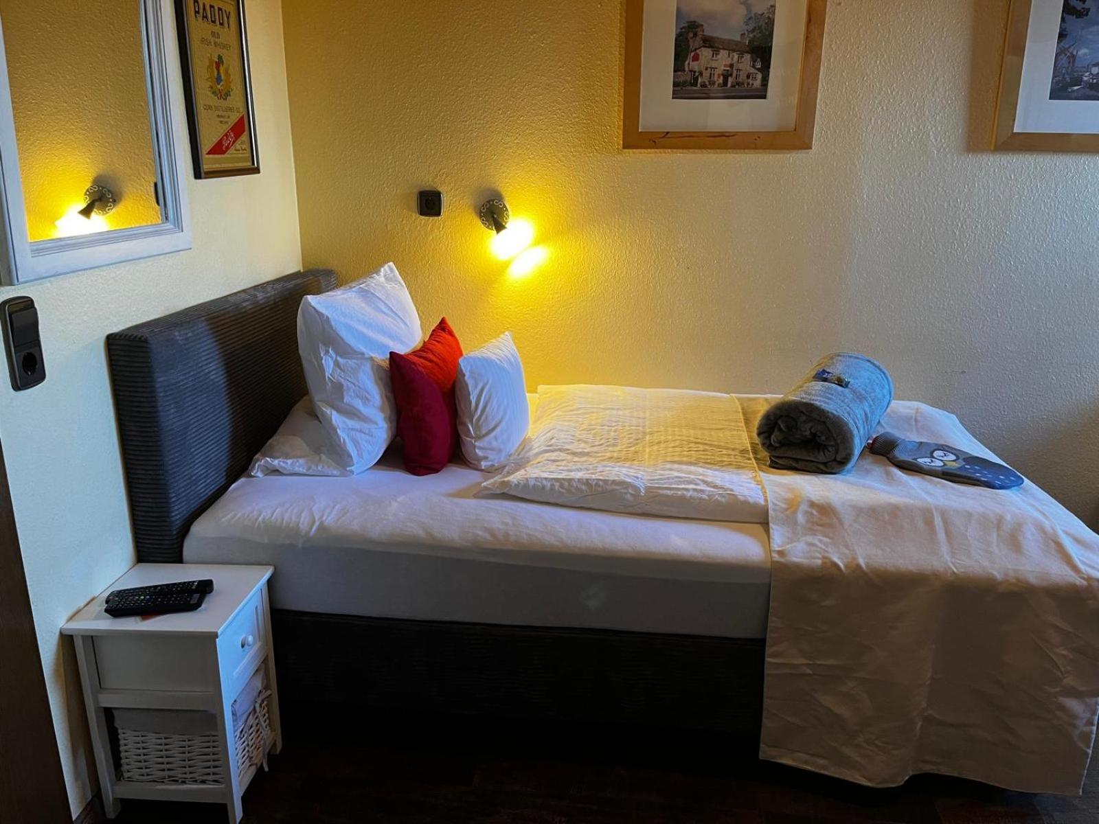 Henblas Hotel Neuenrade Екстериор снимка
